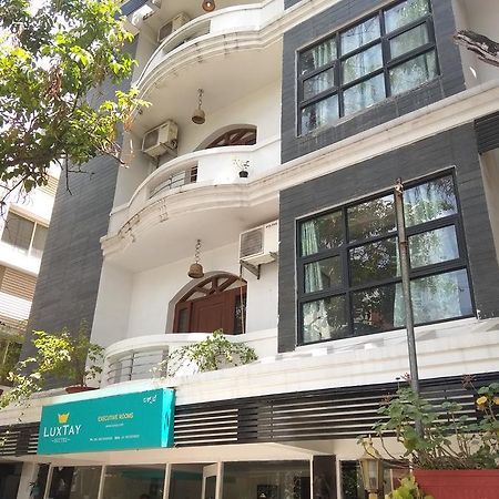 Luxtay Suites Bangalore Exterior foto