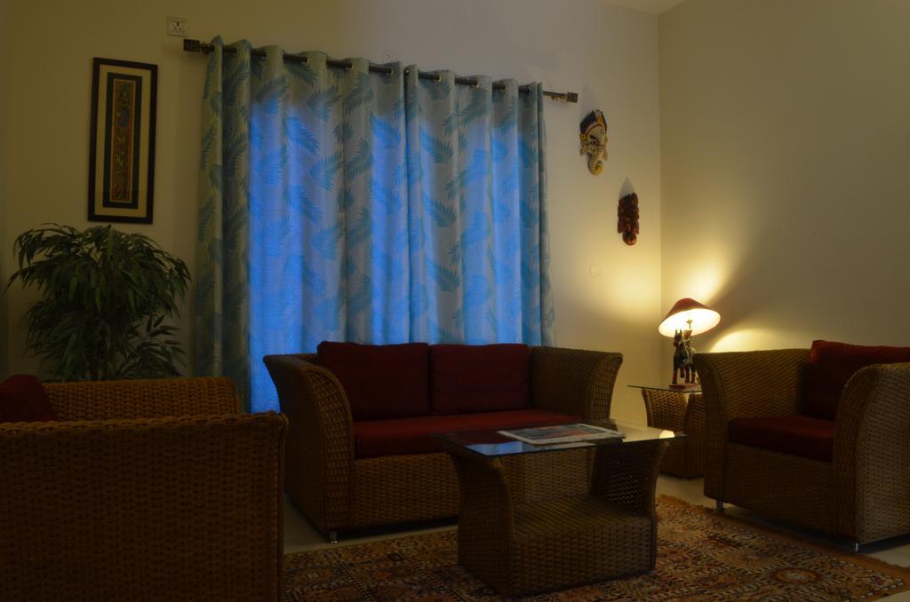 Luxtay Suites Bangalore Exterior foto