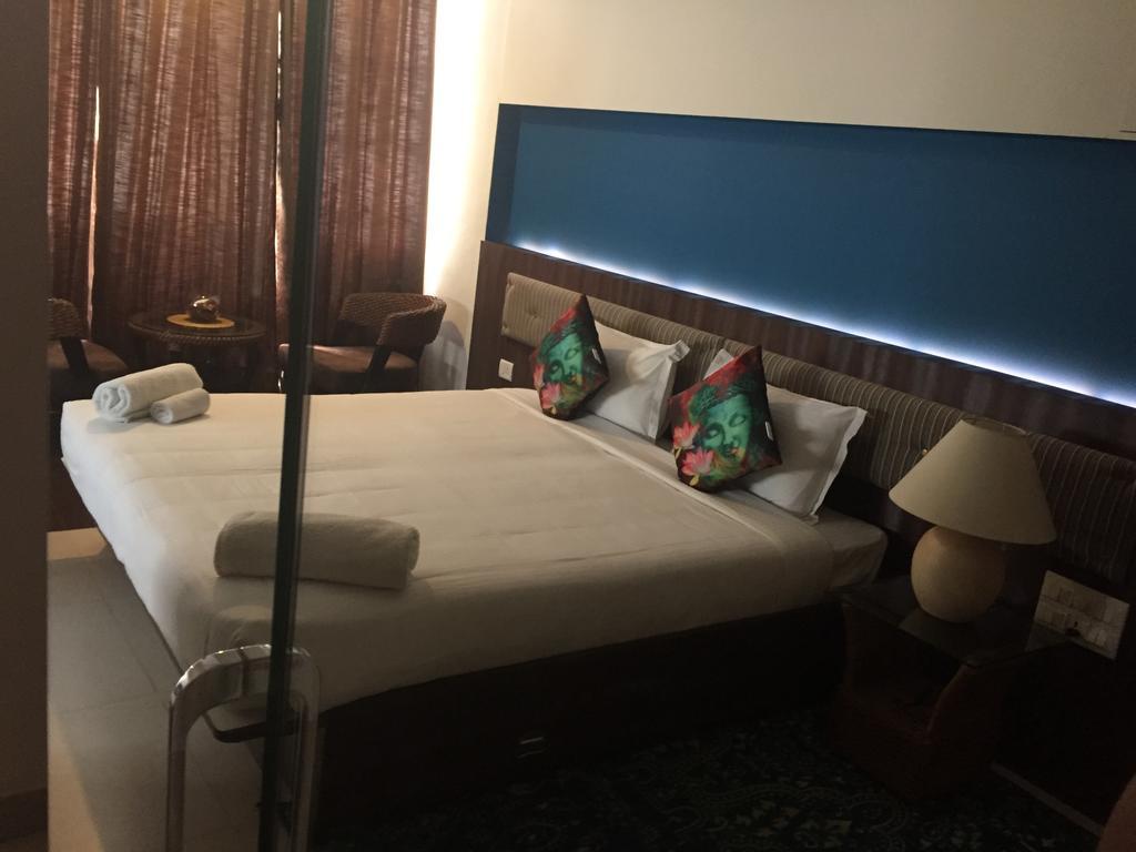 Luxtay Suites Bangalore Zimmer foto