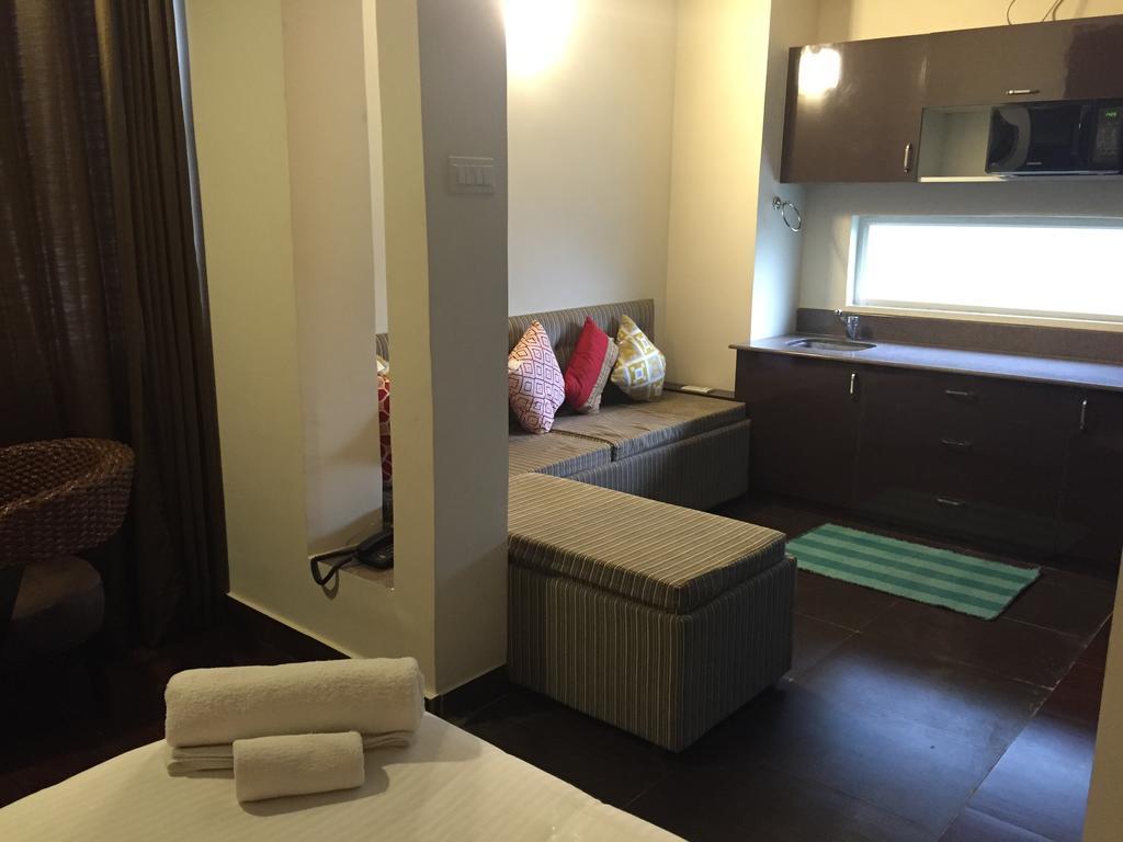 Luxtay Suites Bangalore Zimmer foto