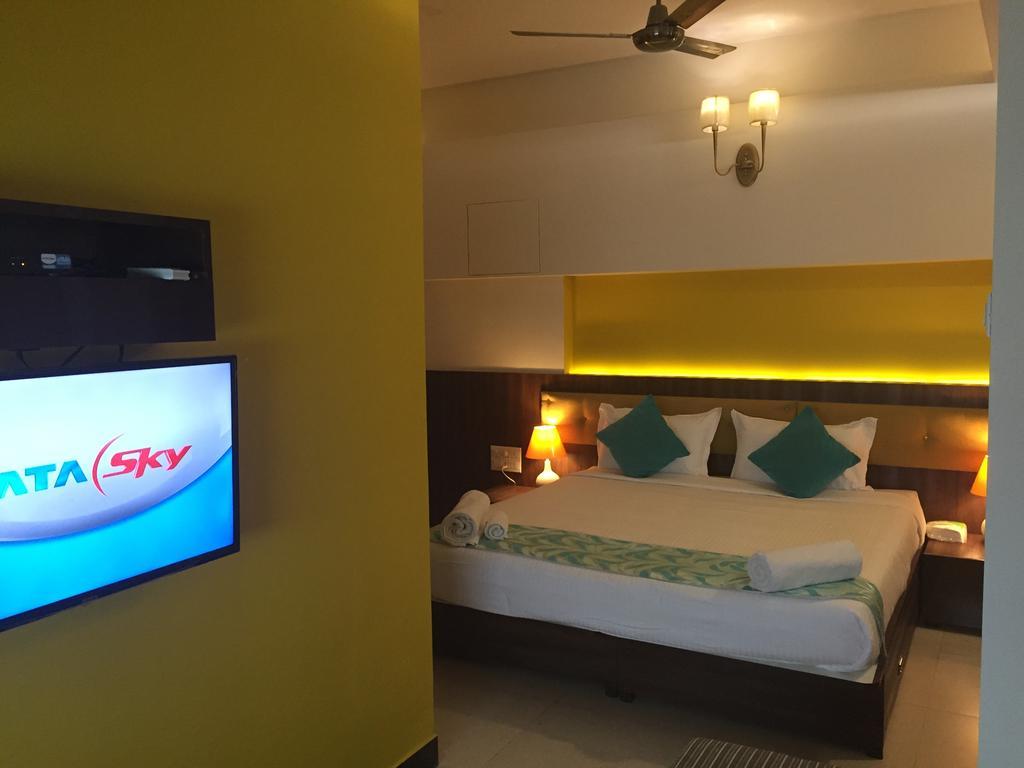 Luxtay Suites Bangalore Zimmer foto