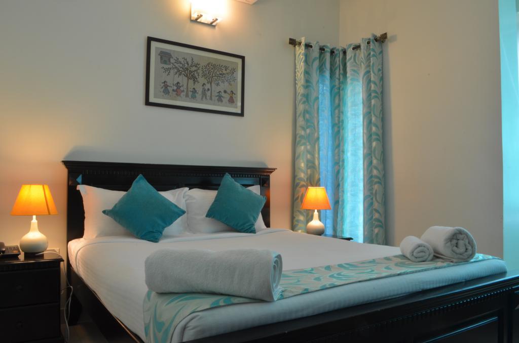 Luxtay Suites Bangalore Zimmer foto